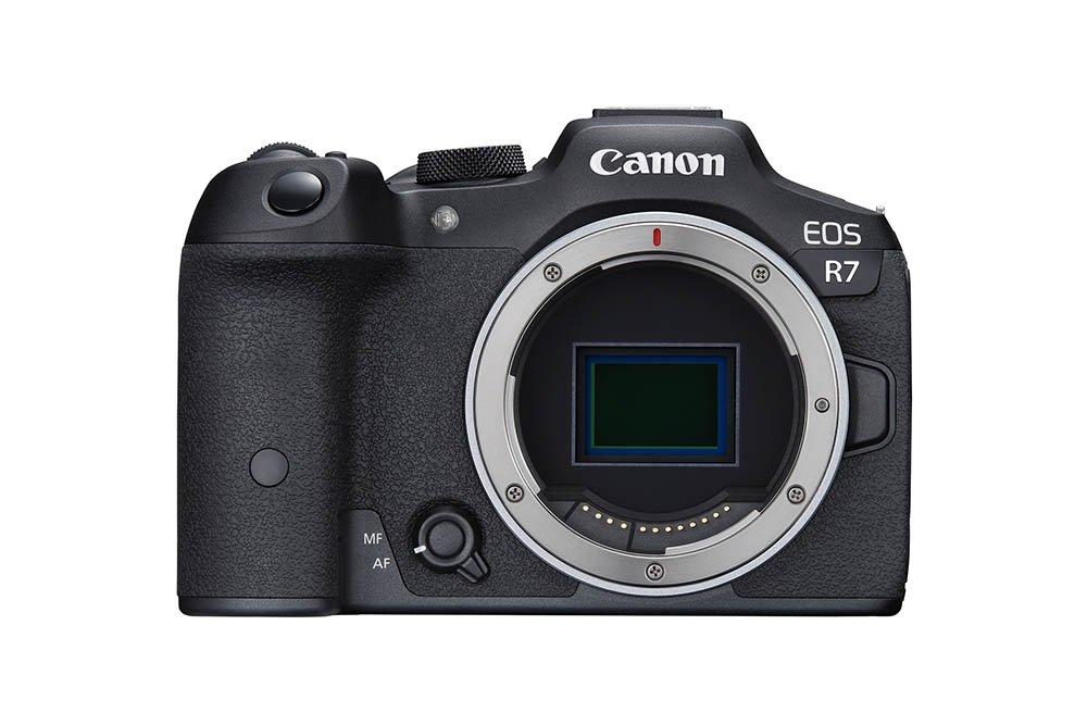 Canon R7 Front